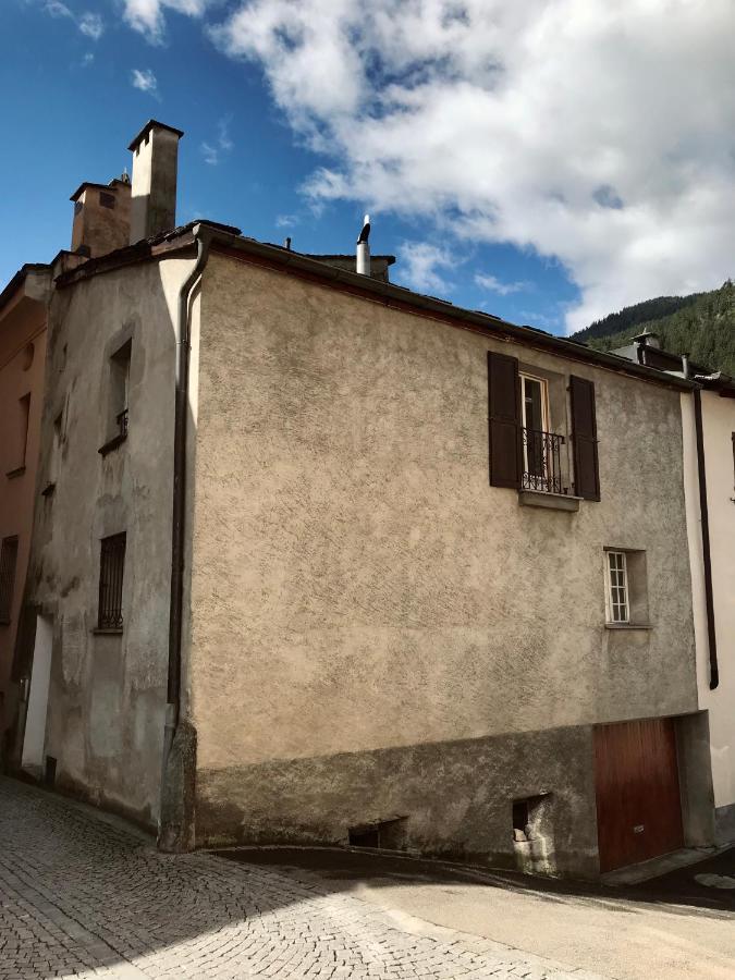 Centrally Located Apartment In Poschiavo Exterior photo